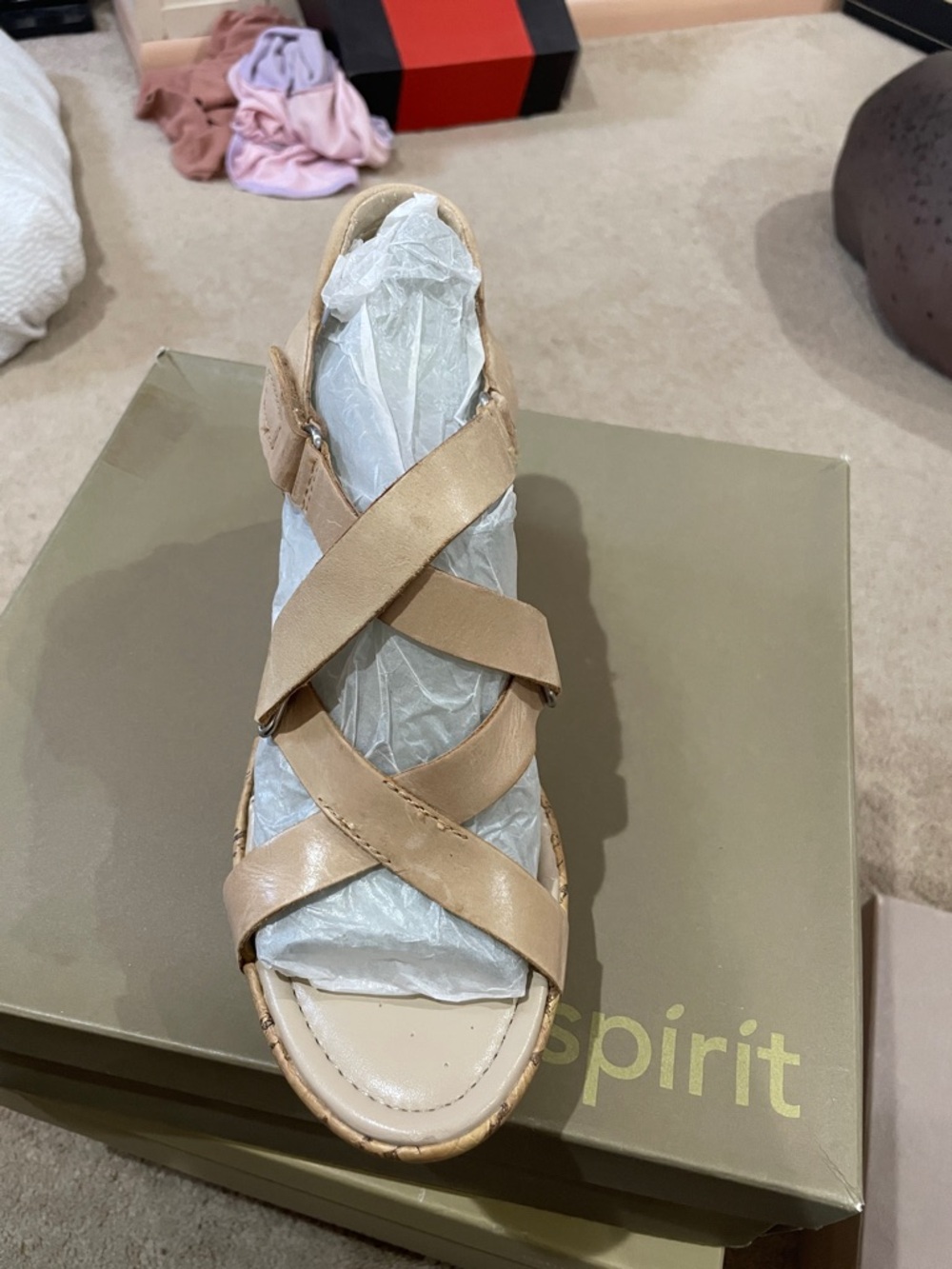 Easy Spirit Women’s Tan Crisscross Leather Sandal